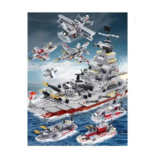 Deux maquettes de bateaux de guerre, bois partiellement peint, figurant Deux maquettes de bateaux de guerre, bois partiellement peint, figurant