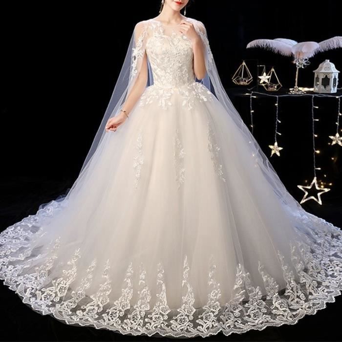mariée élégante dans une robe de mariée 17508799 Photo de stock chez