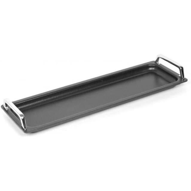 Produktbild von AMT Gastroguss GN 2/4 Grillplatte Glatt – 53x16,2 Cm, Lotan® Antihaft, Mit Edelstahlgriffen (nicht Für Induktion)