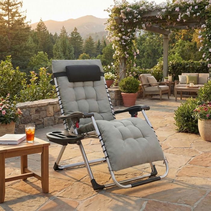 Chaise Longue Pliante avec Coussin Amovible Transat de Jardin en Acier avec Tablette et Pochette Gris Clair Chaise Longue Pliante avec Coussin Amovible Transat de Jardin en Acier avec Tablette et Pochette Gris Clair