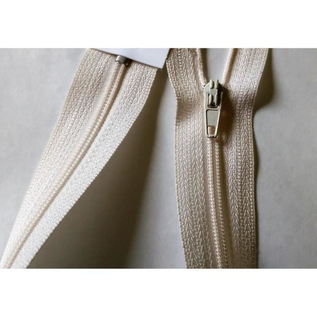 FERMETURE eclair FINE POLYESTERE 30 cm COLORIS ECRU pochette coussin