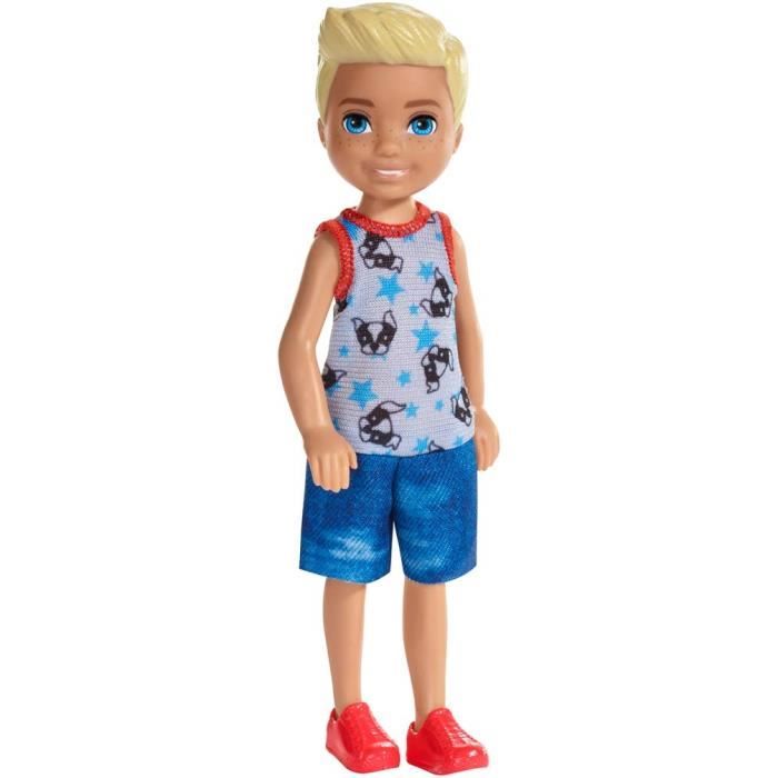 Barbie Famille mini-poupée Chelsea garçon blond, haut motif chien et bermuda en jean, jouet pour enfant, FXG80