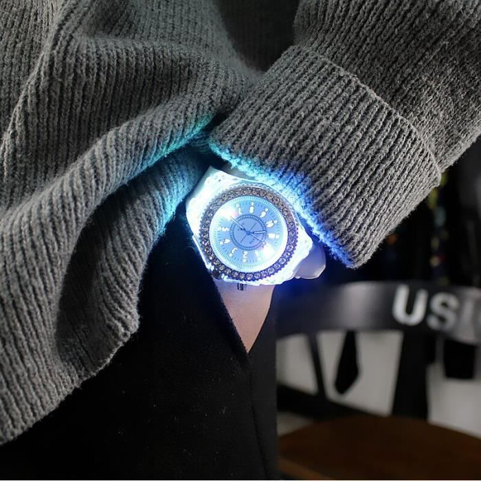 Led flash luminous watch personality trends students lovers jellies woman men's watches 7 color light wristwatch hot sale