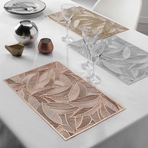 Les sets de table rectangulaires festonnés en lin Rose poudré & Blanc