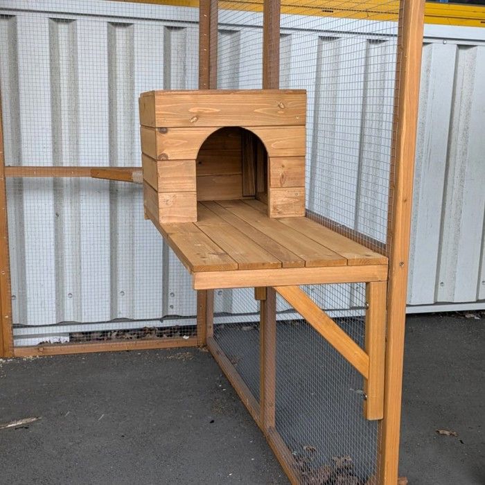 Comparer les prix de Plateforme Avec Cabane En Bois Pour Catio Modulable Chat « Katventure »