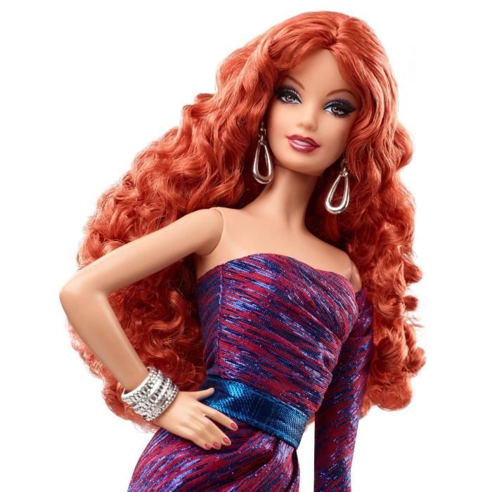 Barbie Chic poupée rousse avec robe bleue à motifs cœurs et