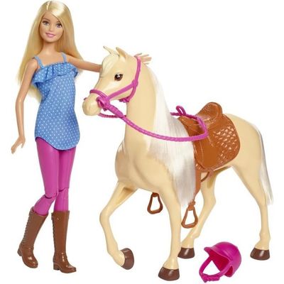 Barbie Les MYSTÈRES DE À la Poursuite du Cheval Perdu Coffret Écurie Ultime avec poupée, Cheval et Accessoires, Plus de 25 éléments avec 6 Zones de Jeu, À la Poursuite du Cheval